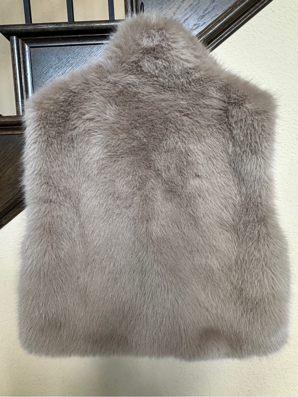 NWT American Eagle Women’s Faux Fur Vest Coat Jacket Medium M Gray Tan Taupe NEW - Picture 7 of 7